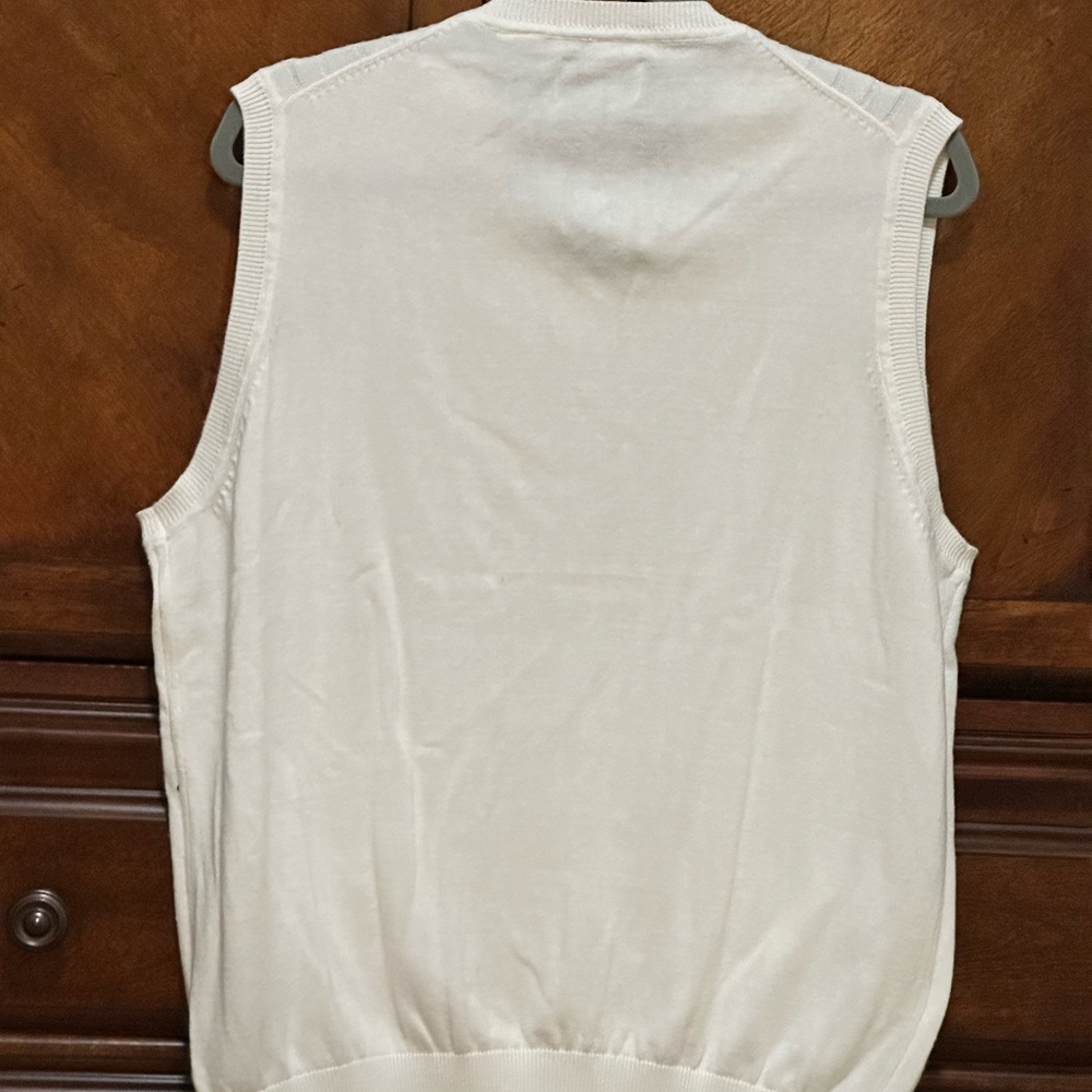Men’s pullover cream colored sweater Size Large very soft great quality.